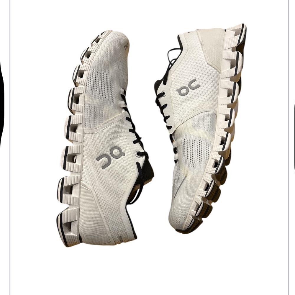 NWOT box ON Running White Athletic Shoes Men